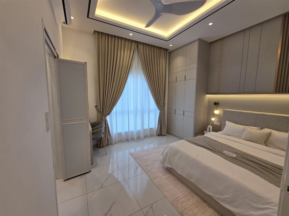 Semi-D show unit — view 11