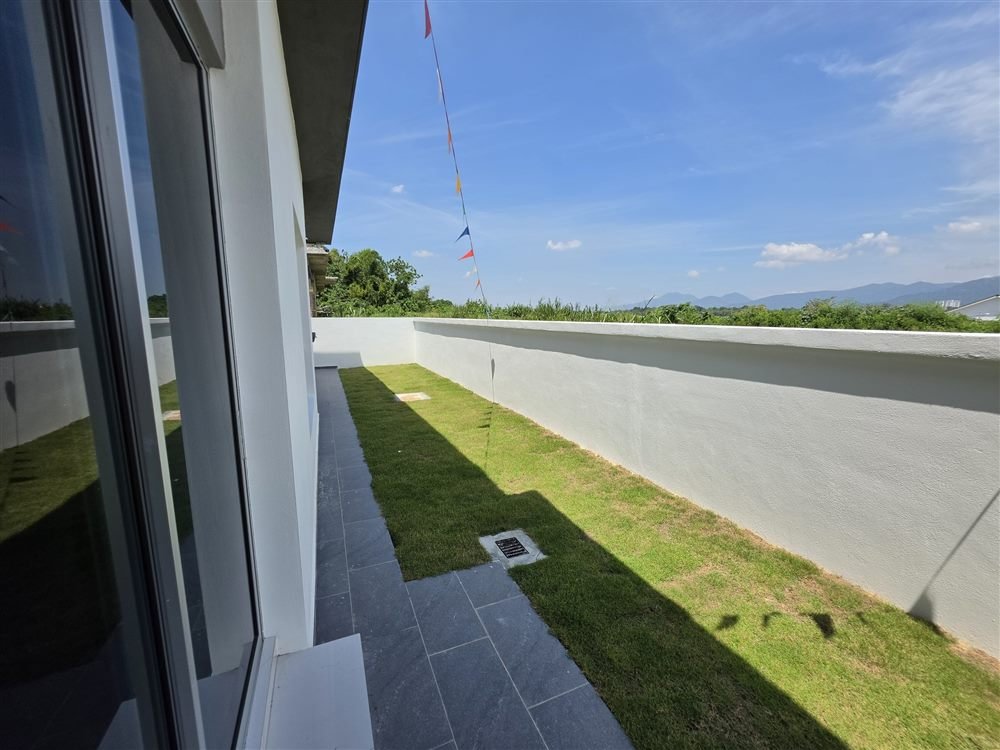 Semi-D show unit — view 17