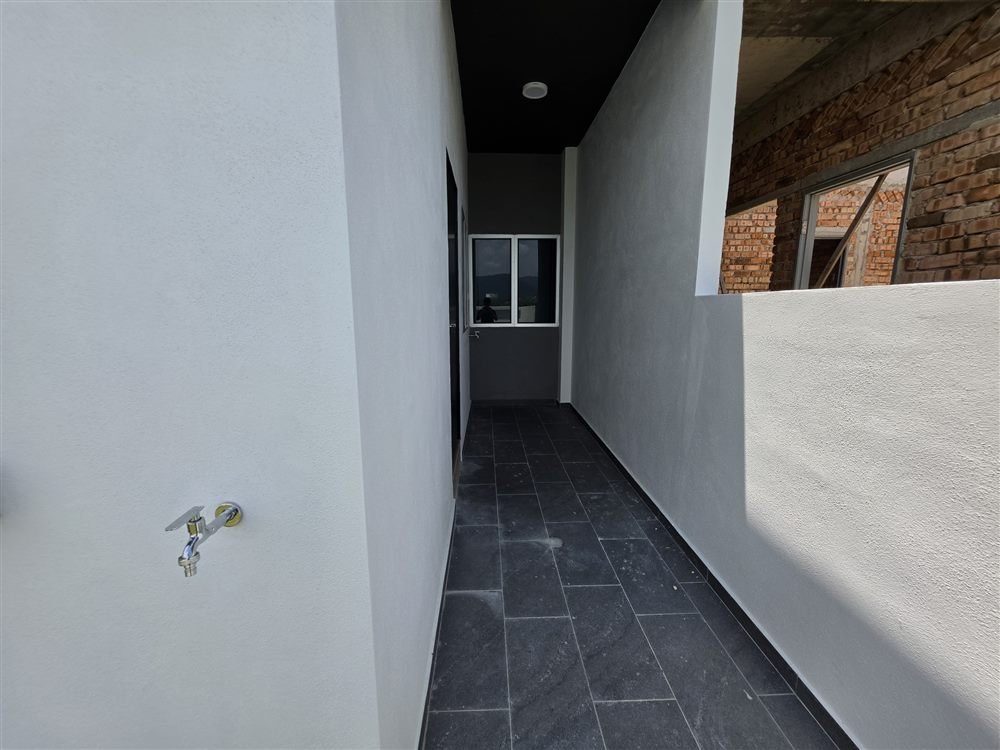 Semi-D show unit — view 18